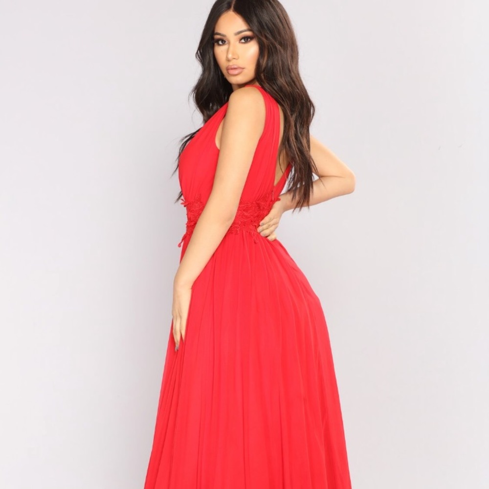 Red Dress - Picture 4 of 7